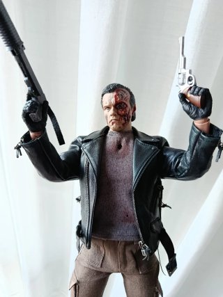 Figura 1/6 T-800 Terminator Present Toys