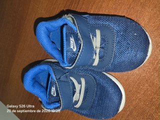Zapatillas Nike niño azul talla 21.