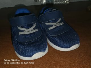Zapatillas Nike niño azul talla 21.