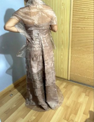 Vestido fiesta El Corte Inglés beige volantes