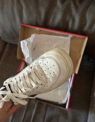 Nike Air Force 1 Blanco y Dorado