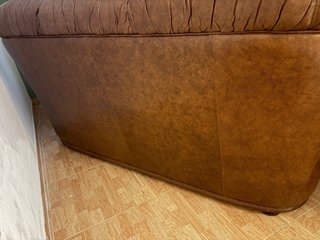 Sofá de piel, solo disponible hasta el 30 de Sept.