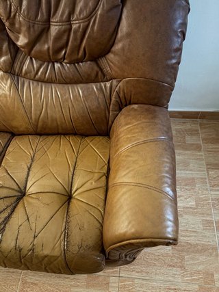 Sofá de piel, solo disponible hasta el 30 de Sept.