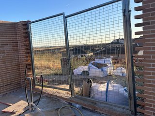Puerta metálica 3,14m de apertura 1.95m de altura