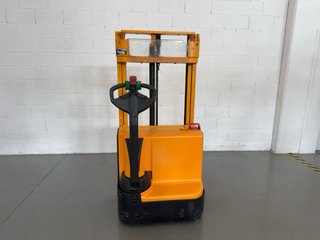 Apilador eléctrico Jungheinrich EJC 110. 1100 kg.