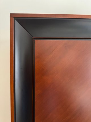 Mueble de salón/bar de madera con baldas cristal