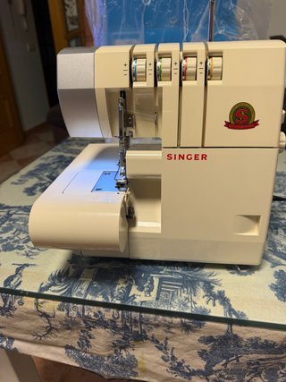 SINGER 14SH754 Máquina Overlock / Sobrehilador