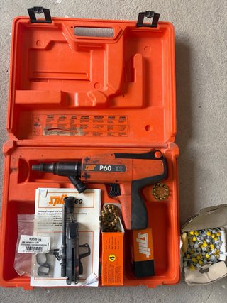Pistola clavadora Svit P60 + Accesorios