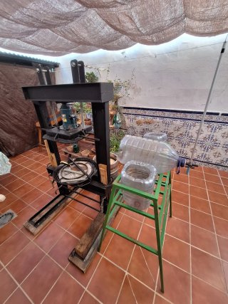 Minialmazara o prensa de aceitunas