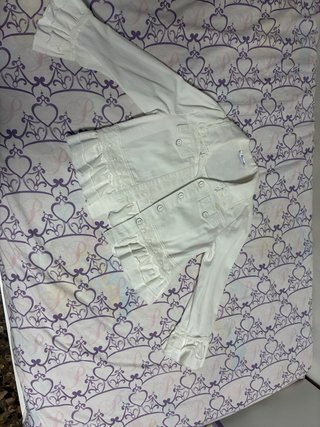 Chaqueta niña blanca con volantes. Talla 8