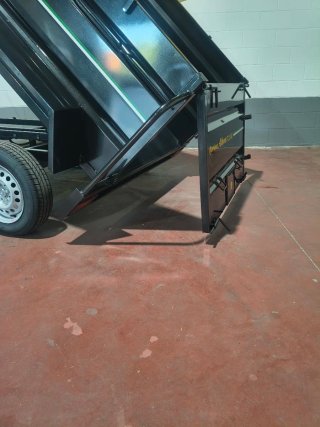Remolque basculante con ejes de 1000kg