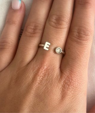 Anillo letra E ajustable plateado