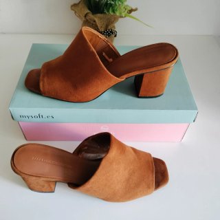 Sandalias Zara tacón marrón ante