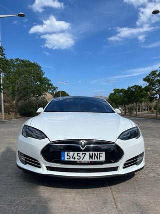 Tesla Model S 2015