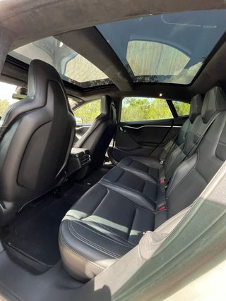 Tesla Model S 2015