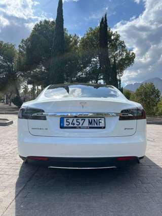Tesla Model S 2015