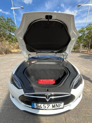 Tesla Model S 2015