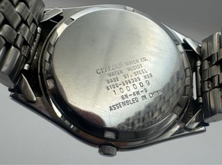 Reloj Citizen Quartz Vintage - Esfera Texturizada
