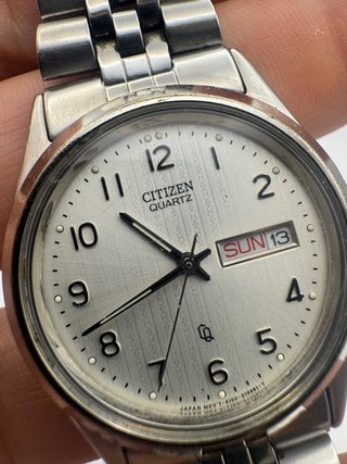 Reloj Citizen Quartz Vintage - Esfera Texturizada