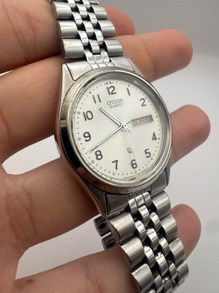 Reloj Citizen Quartz Vintage - Esfera Texturizada