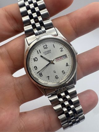 Reloj Citizen Quartz Vintage - Esfera Texturizada