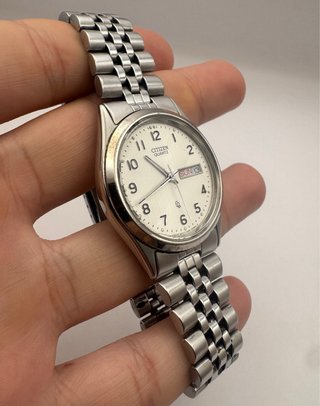 Reloj Citizen Quartz Vintage - Esfera Texturizada