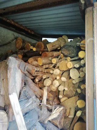 Leña para chimenea o barbacoa
