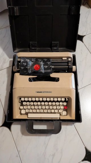 Máquina de escribir Olivetti Lettera 35