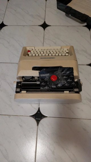 Máquina de escribir Olivetti Lettera 35