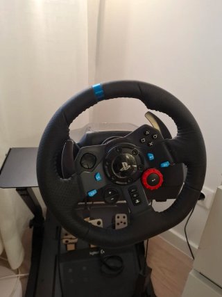 Volante Logitech con estructura
