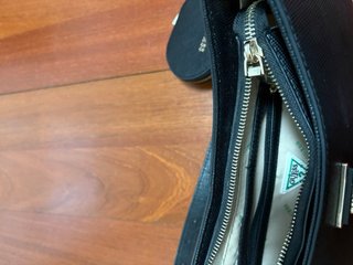 Bolso Guess negro con monedero