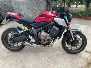 Honda CB650R Roja y Plateada