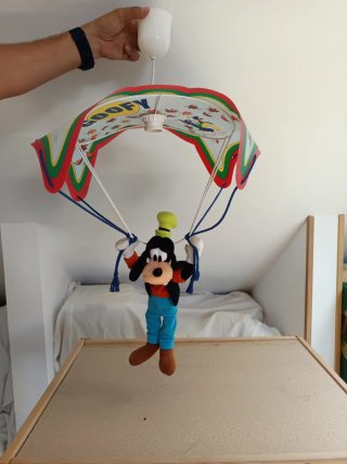 Lámpara infantil Goofy paracaídas