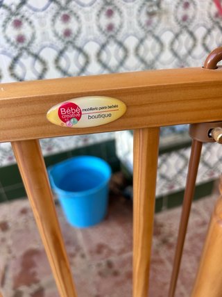 Cuna de madera para bebé