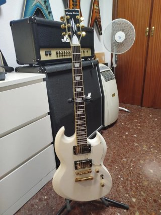 Guitarra Eléctrica Harley Benton DC-Custom Blanca
