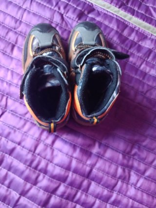 Botas de montaña niño talla 28