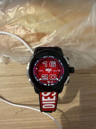Smartwatch Diesel Negro y Rojo