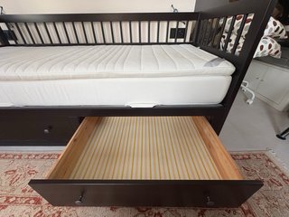 Cama nido diván de Ikea marrón con cajones Hemnes