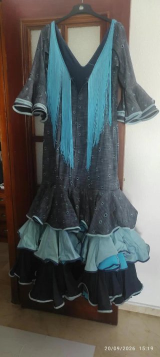 Vestido de gitana con flecos y volantes