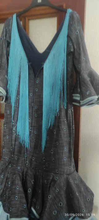 Vestido de gitana con flecos y volantes