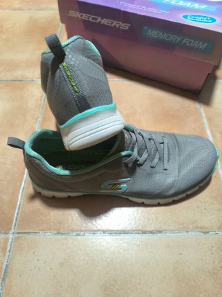 Skechers grises y turquesa talla 40