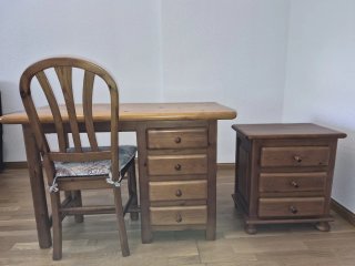 Mesa de estudio de pino (madera) y mesita de noche