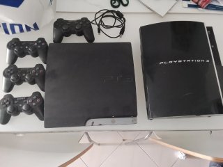 2 Plays 3 con 3 mandos y 11 juegos y los cables