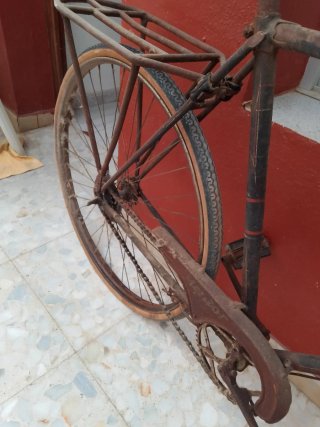 Bicicleta antigua para restaurar