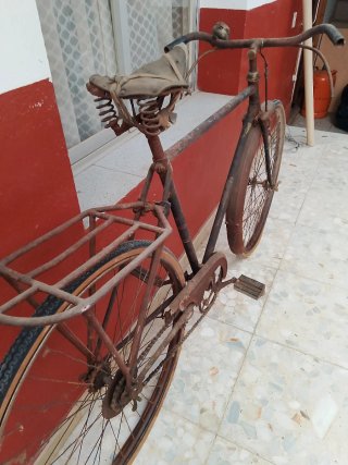 Bicicleta antigua para restaurar