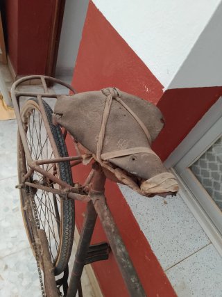 Bicicleta antigua para restaurar