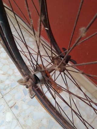 Bicicleta antigua para restaurar