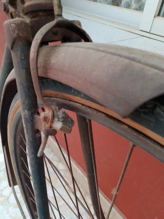 Bicicleta antigua para restaurar