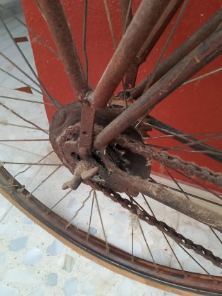 Bicicleta antigua para restaurar