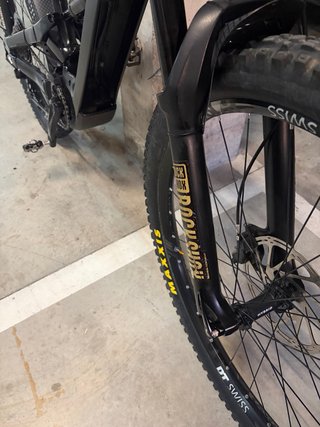 Bicicleta EléctricaYT DECOY